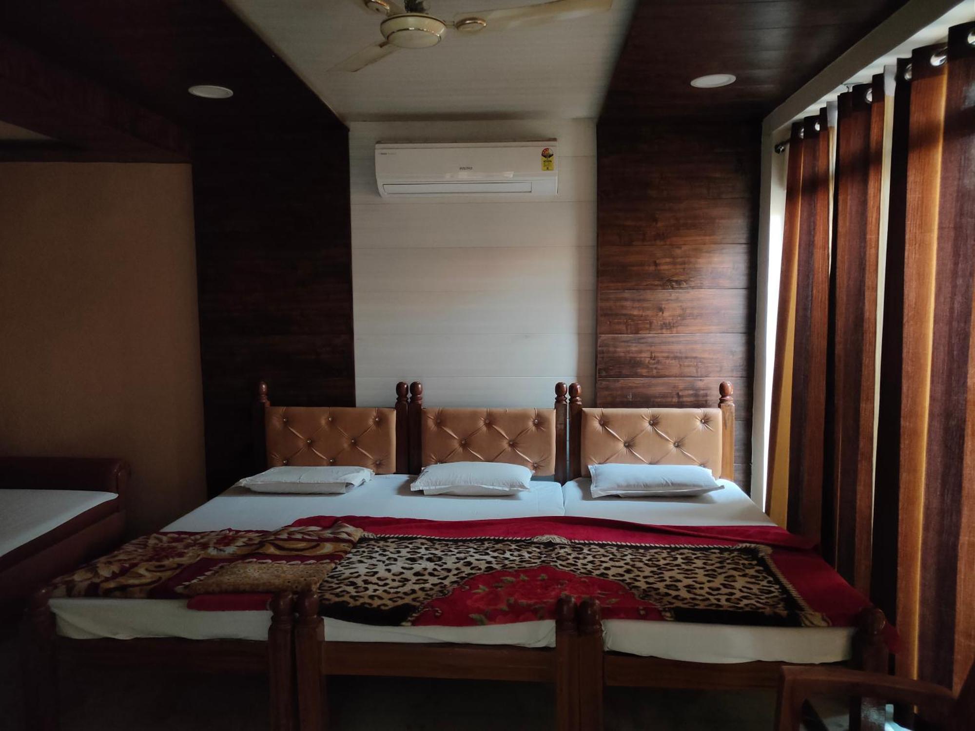 Sgh Guest House Mathura Exterior photo