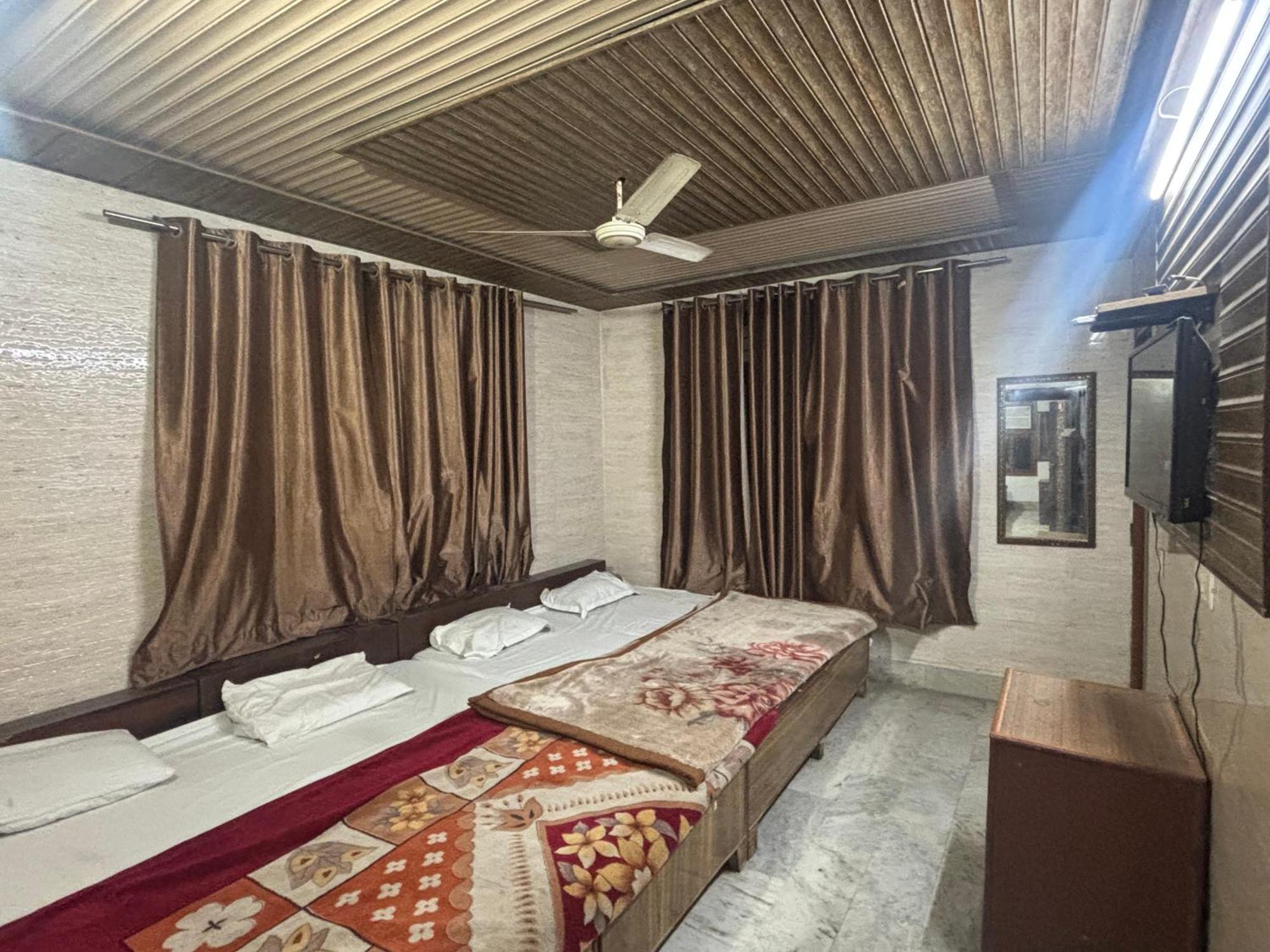 Sgh Guest House Mathura Exterior photo