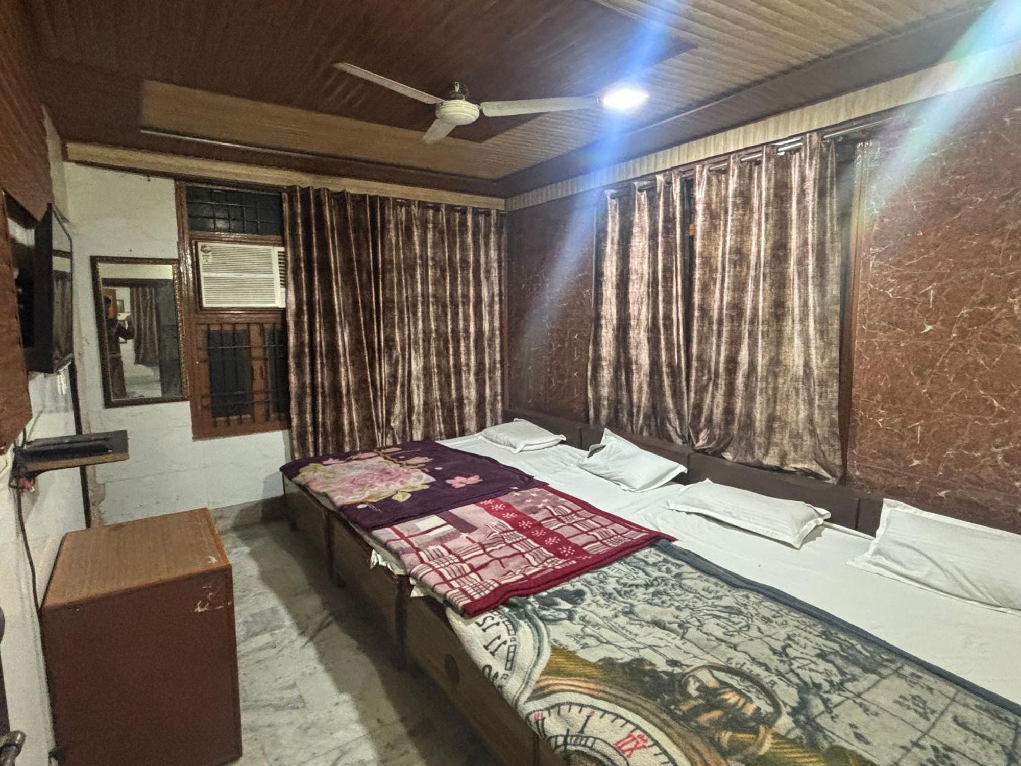 Sgh Guest House Mathura Exterior photo