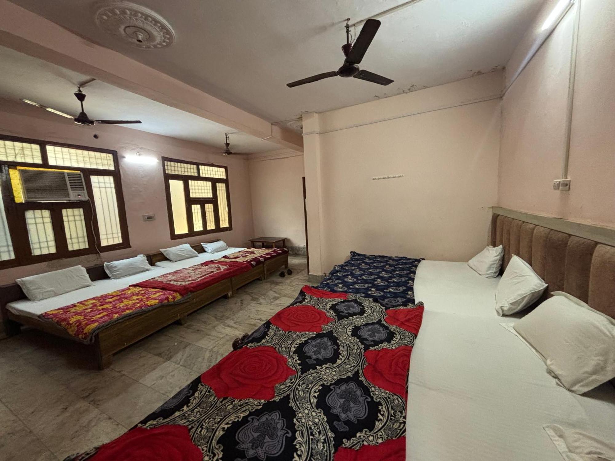 Sgh Guest House Mathura Exterior photo